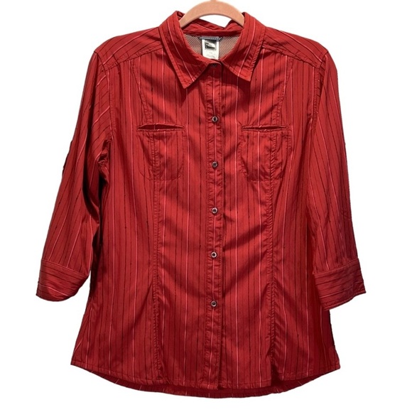 The North Face Women’s shirt size medium - Picture 1 of 11